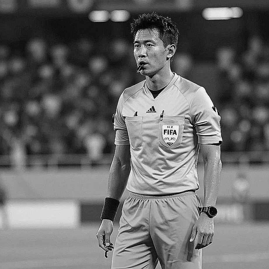 Khi bóng vẫn lăn: Đêm Nations League, Brobbey nằm xuống và vết nứt trong luật bất thành văn Khi bóng vẫn lăn: Đêm Nations League, Brobbey nằm xuống và vết nứt trong luật bất thành văn