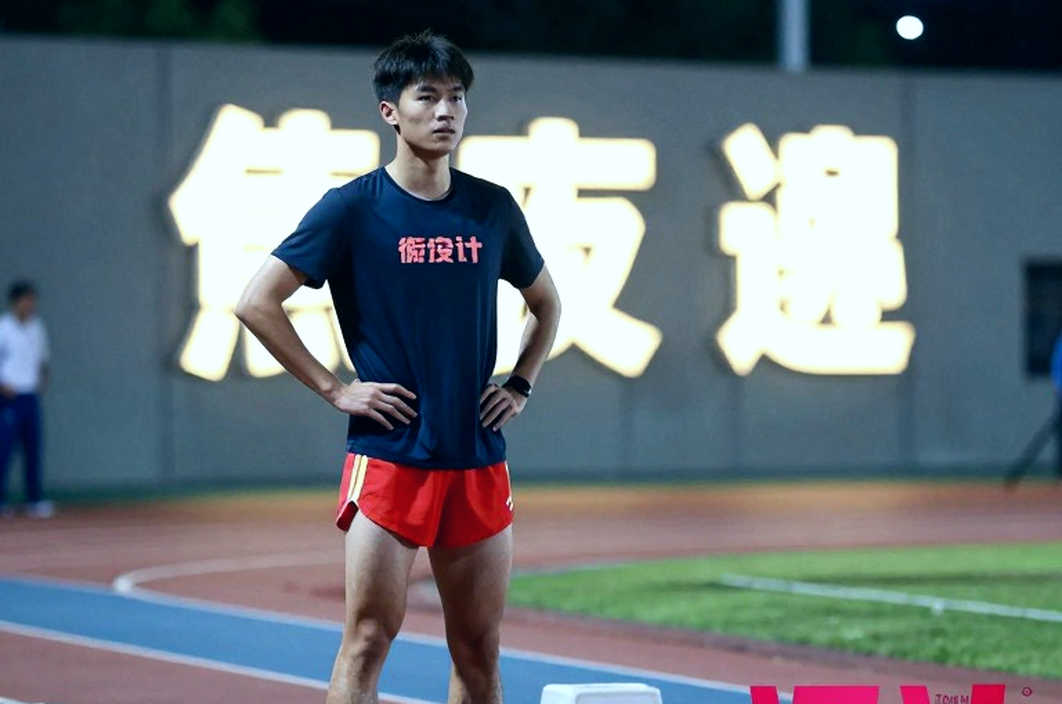 Carrying a wife 200 m in Can Gio: 45 kg, over three minutes, and a race with no record Carrying a wife 200 m in Can Gio: 45 kg, over three minutes, and a race with no record