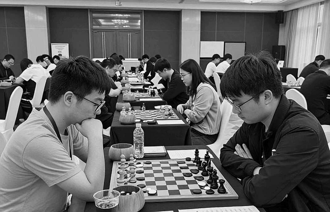 Nước 5.e5 và bước đi của một vị vua: hành lang khai cuộc mà Sarana mở ra Nước 5.e5 và bước đi của một vị vua: hành lang khai cuộc mà Sarana mở ra