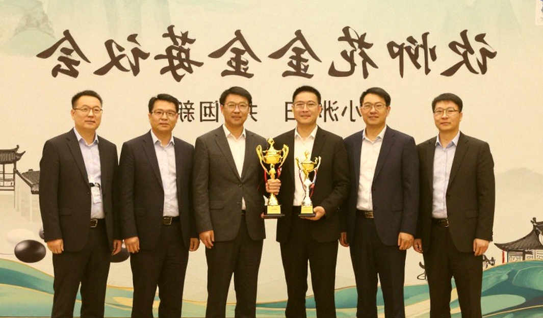 ChessBase Magazine #225: tiêu đề European Club Cup, ruột bài là một catalogue huấn luyện