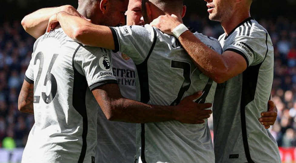 Van Dijk giữa cơn bão tin đồn: Thủ quân 35 tuổi và cỗ máy vật tế thần của báo chí Hà Lan