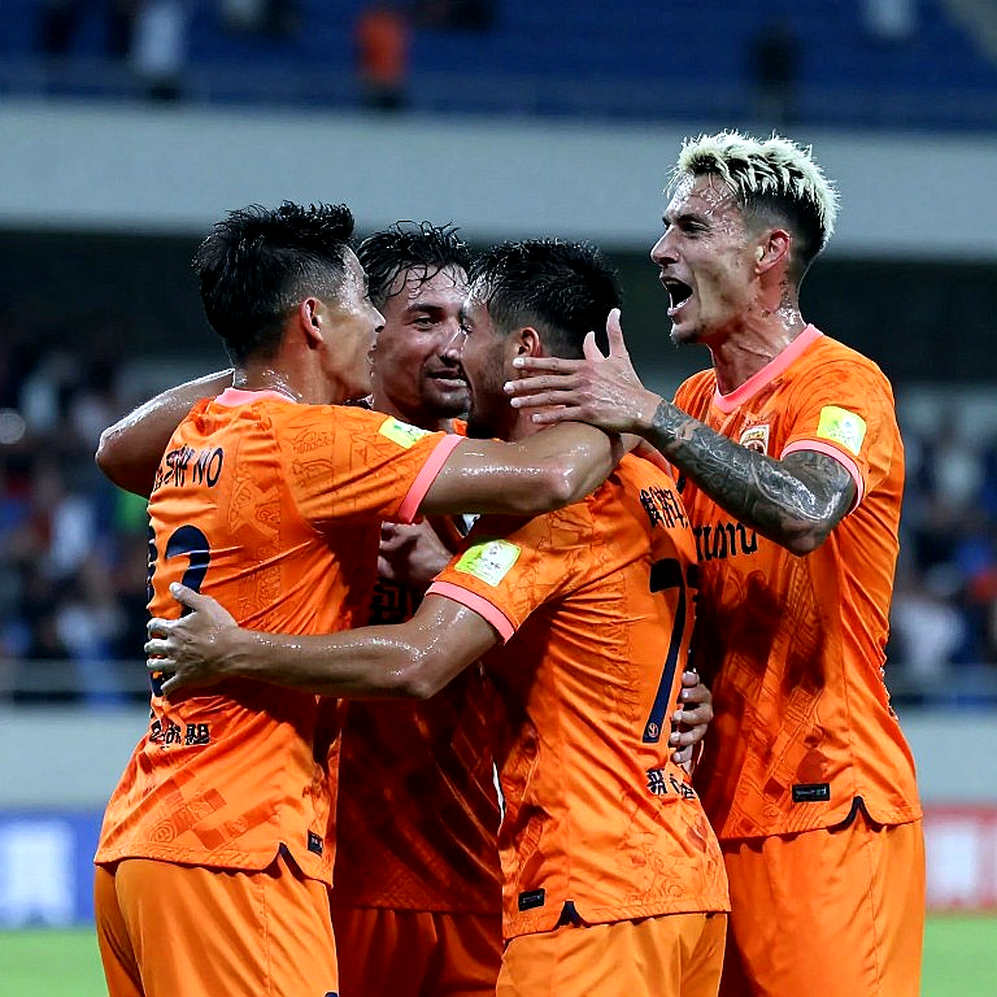CAHN thua Gamba Osaka 1-4: Khi 'người khổng lồ' V.League lộ xương sống trước áp lực pressing đẳng cấp J.League CAHN thua Gamba Osaka 1-4: Khi 'người khổng lồ' V.League lộ xương sống trước áp lực pressing đẳng cấp J.League