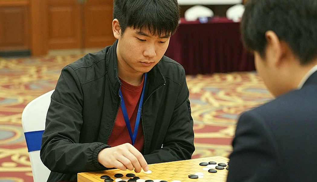 Elephant Gambit 2...d5 và nền kinh tế của sự bất ngờ: đọc lại một gói khai cuộc 60 phút của ChessBase