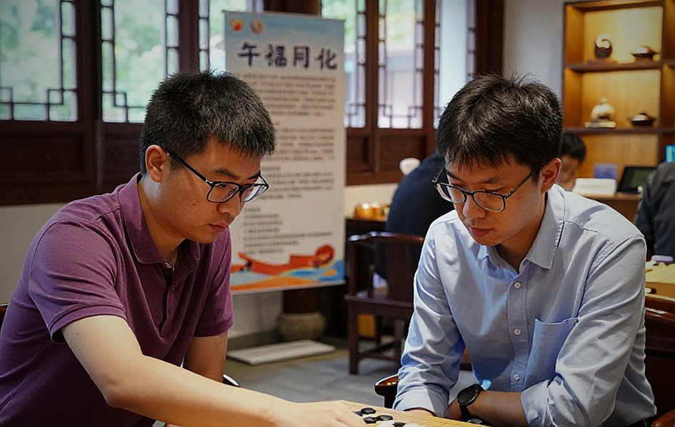 Yagiz Kaan Erdogmus: 2716, tuổi 15, và bài học hạ cánh cho cờ vua Thổ Nhĩ Kỳ Yagiz Kaan Erdogmus: 2716, tuổi 15, và bài học hạ cánh cho cờ vua Thổ Nhĩ Kỳ