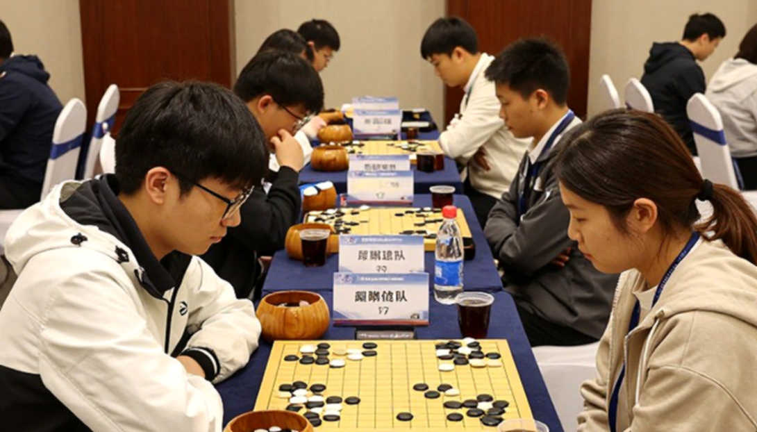 European Club Cup trước vòng cuối: Giri gặp Abdusattorov, còn chiếc cúp nằm ở bàn 3 và bàn 4