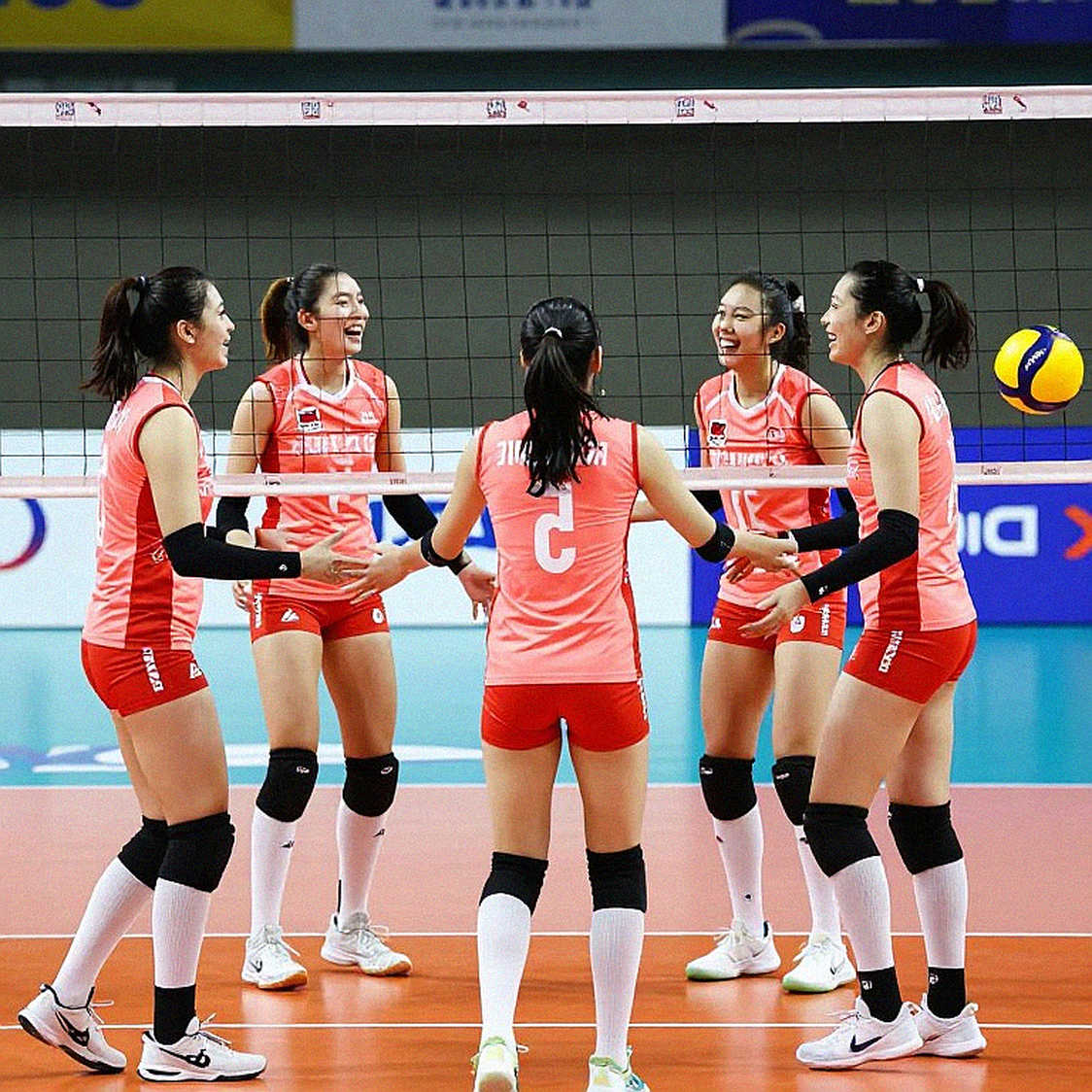 Hồ sơ trống ở Busan: Nơi tin chuyển nhượng K League được sinh ra từ một trang giấy trắng Hồ sơ trống ở Busan: Nơi tin chuyển nhượng K League được sinh ra từ một trang giấy trắng