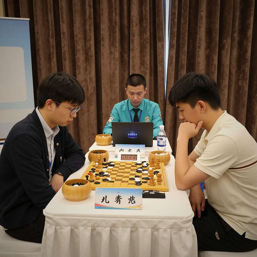 Fritz 20: Cỗ Máy 3.400 Elo Và Điều Nó Không Thể Dạy