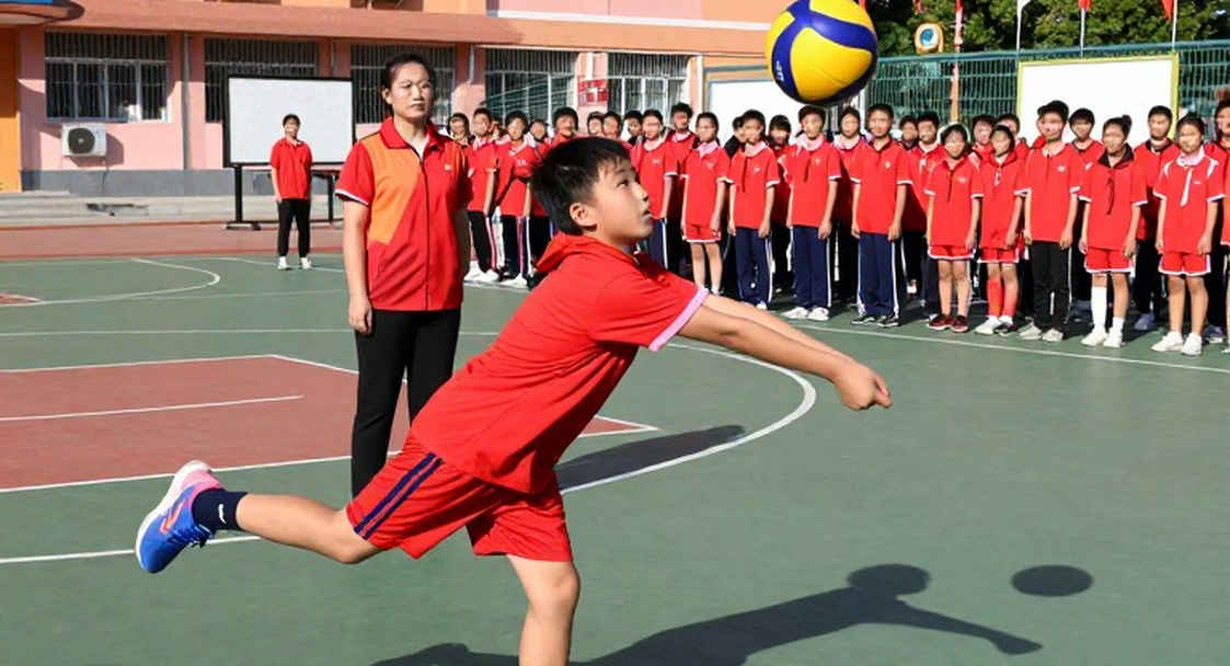 Sân cỏ Việt Nam và hai vòng lặp chưa khép: ánh sáng đội tuyển, khoảng trống V.League
