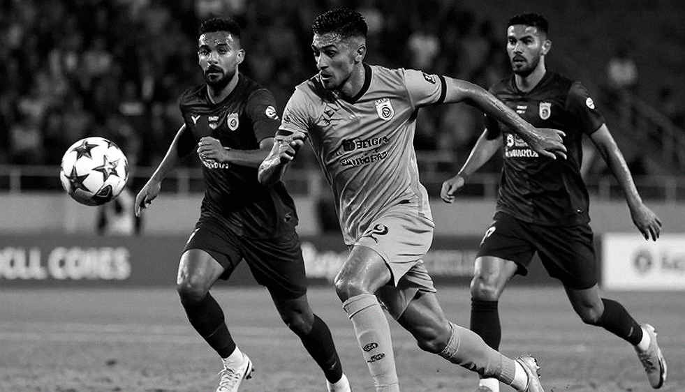Liverpool's Champions League Squad Shock: Endo and Chiesa Omitted, Arne Slot's Injury Gamble Liverpool's Champions League Squad Shock: Endo and Chiesa Omitted, Arne Slot's Injury Gamble