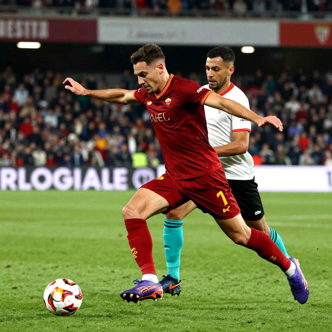 V.League's Domestic Striker Crisis: The Silent Shortage and the Systemic Failure of Vietnam's Academies V.League's Domestic Striker Crisis: The Silent Shortage and the Systemic Failure of Vietnam's Academies
